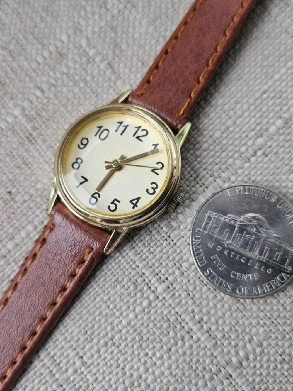 fmd ladies wristwatch